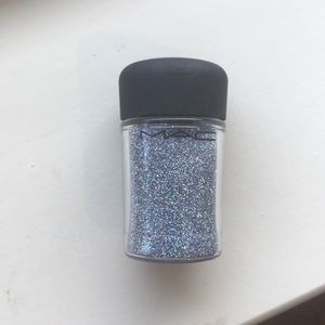 Mac glitter in platinum